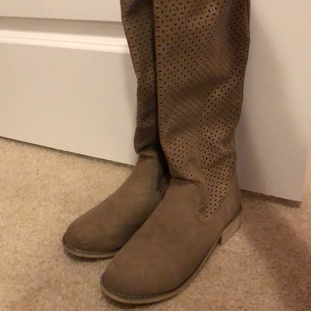 Boots from Italy! Size 6